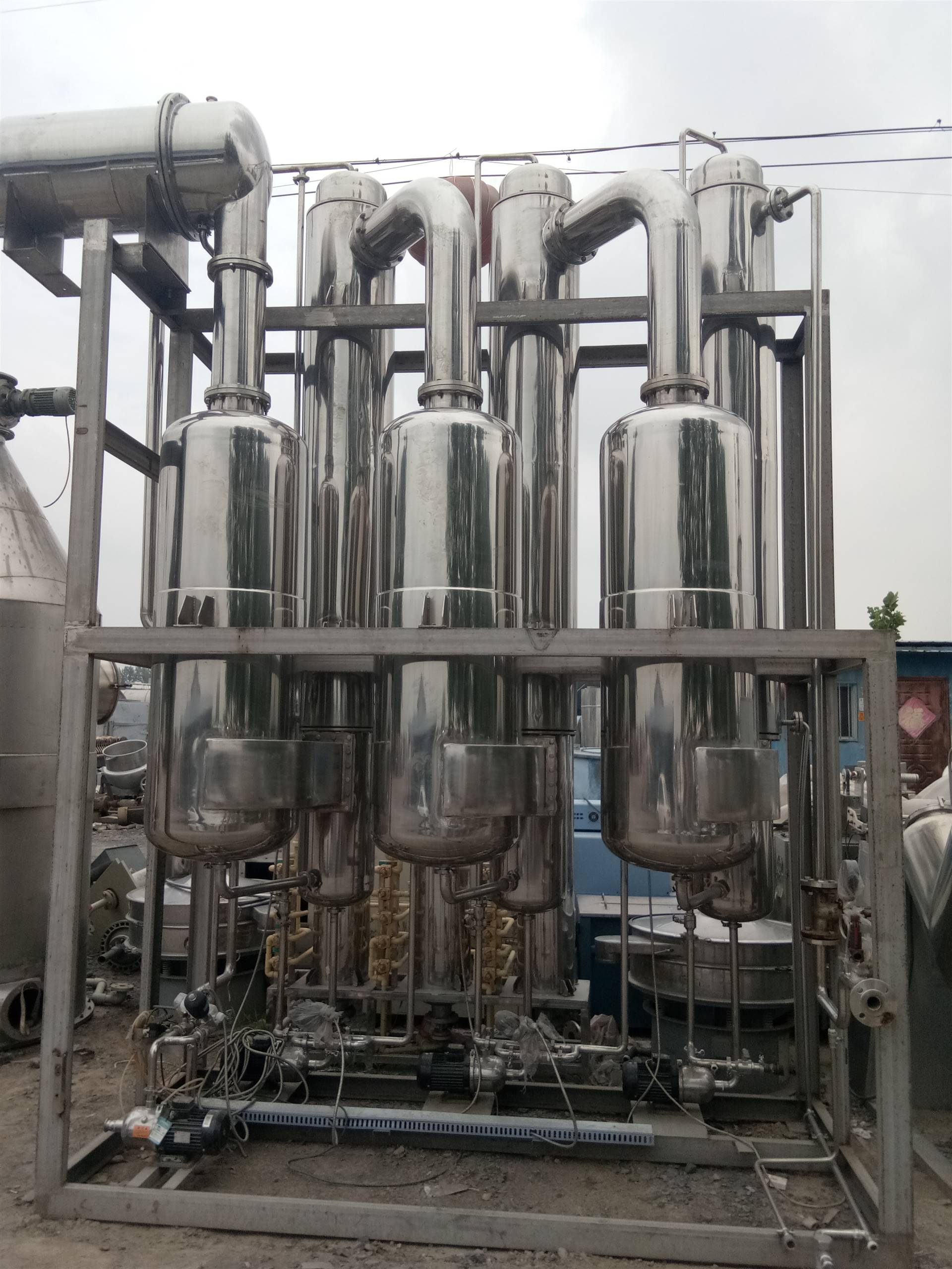 三效蒸發(fā)器 化工生產(chǎn)中的高效節(jié)能關(guān)鍵設(shè)備